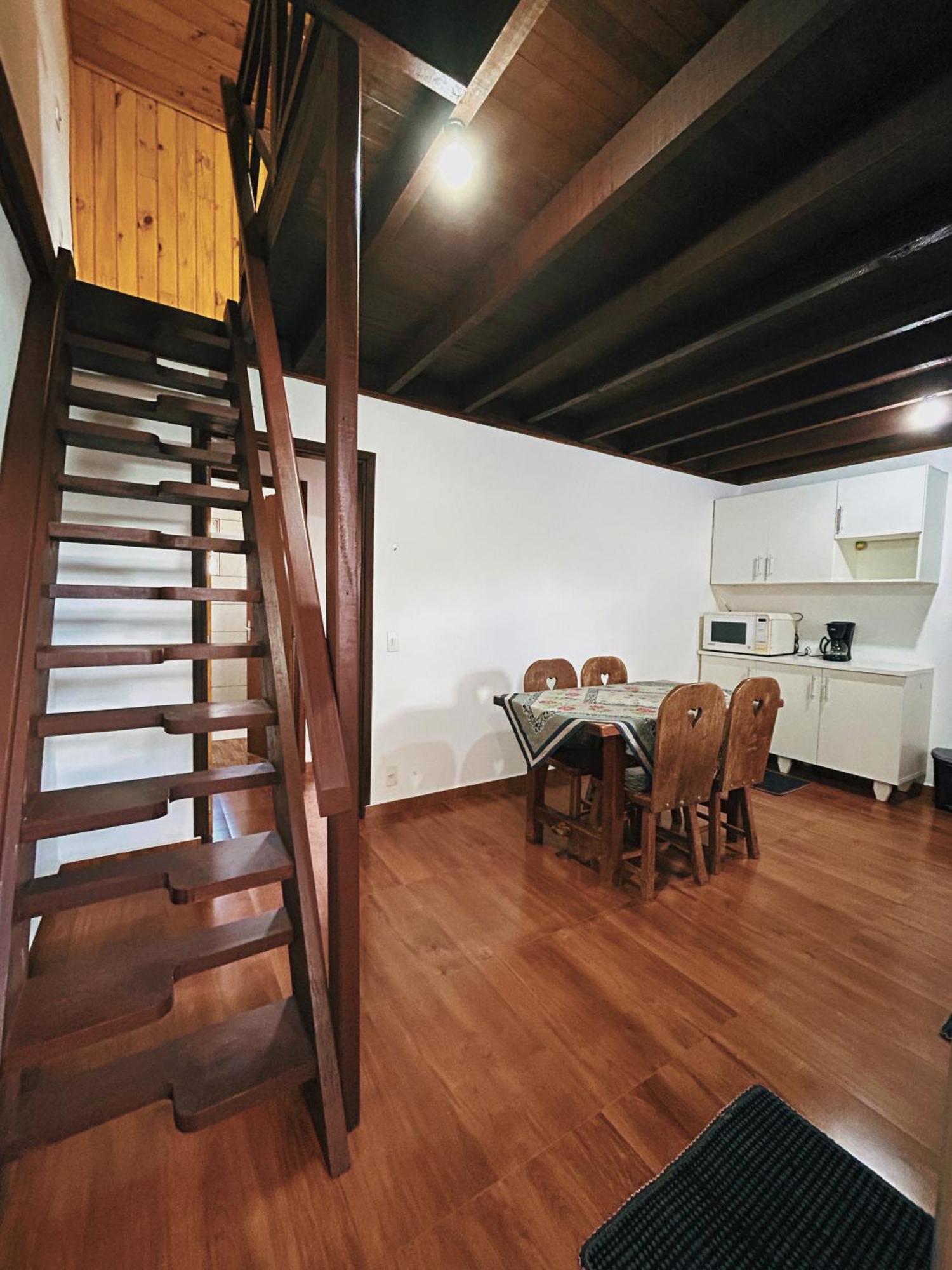 Dumont Apartment *